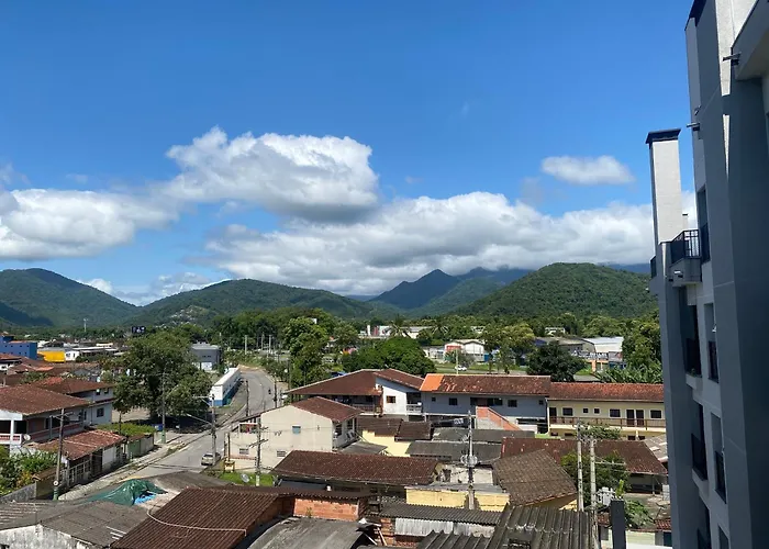 Jathy - Apt No Centro Com Piscina E Varanda Gourmet Ubatuba